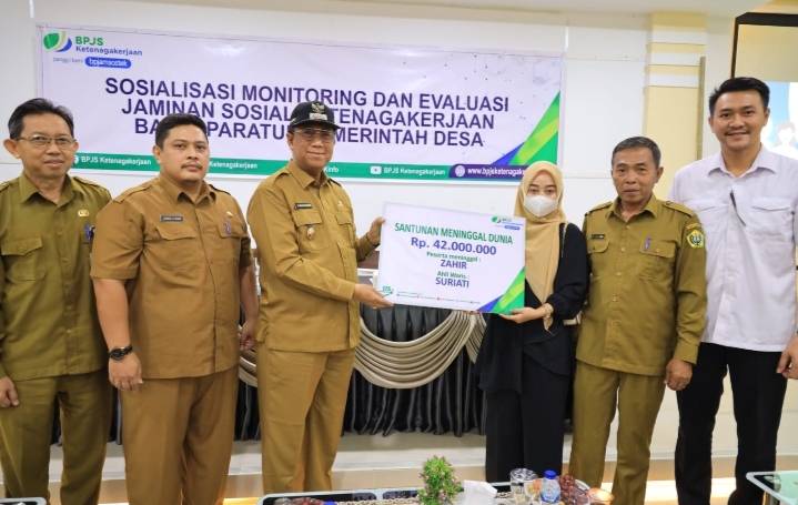 1909 wabup karimun hadiri sosialisasi dan monitoring evaluasi kepesertaan bpjs tenaga kerja