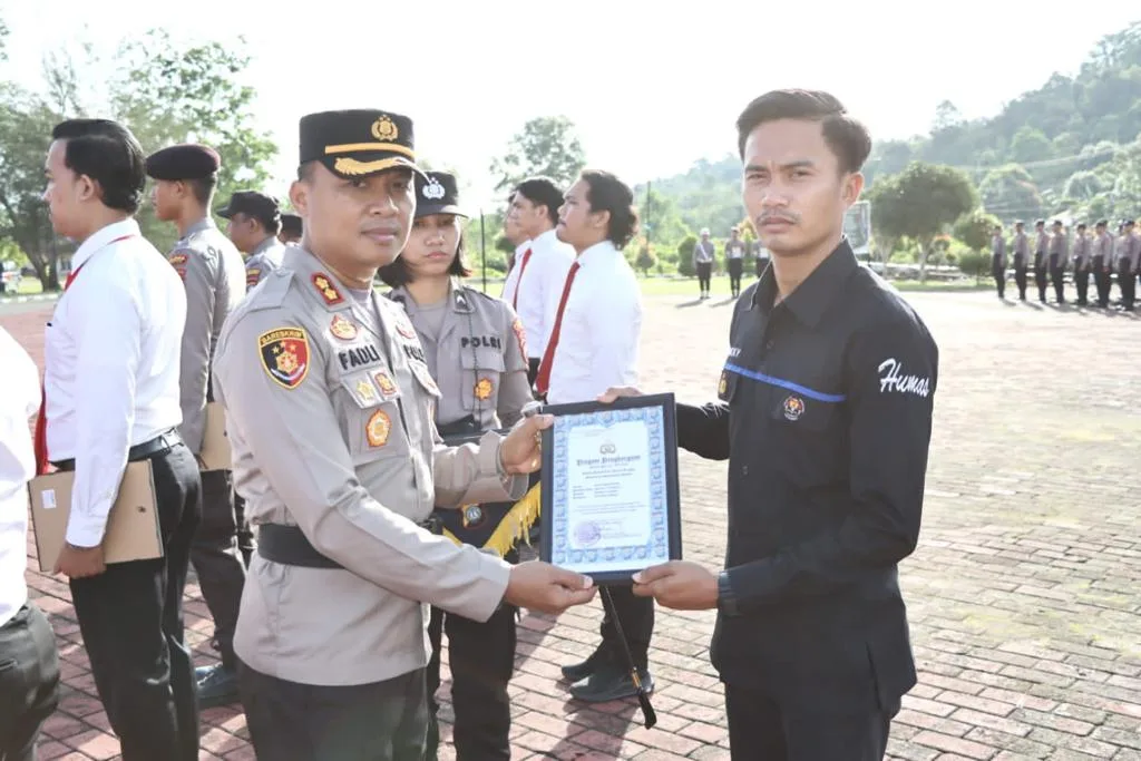 Penghargaan personil Polres Lingga