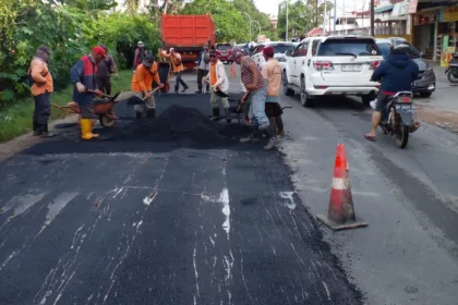 Perbaiki Jalan Berlubang Di Batam