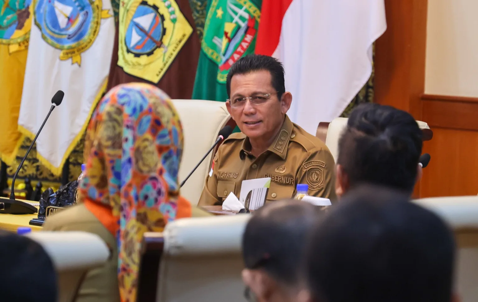 Gubernur Kepulauan Riau H. Ansar Ahmad Memimpin Rapat Evaluasi Pelaksanaan Kegiatan Pembangunan Di Lingkungan Pemerintah Provinsi Kepulauan Riau Di Gedung Daerah, Tanjungpinang, Senin (26 2)