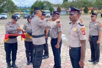 Sejumlah Polisi Di Pegunungan Bintang Diganjar Pin Emas Kapolri Hingga Kplb 43 (1)