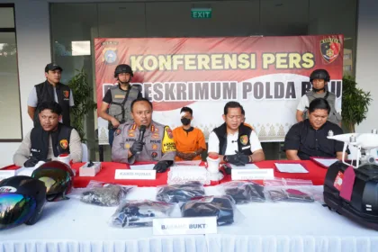 Polisi Bekuk Pelaku Perampokan Modus Pecah Kaca Di Pekanbaru 29