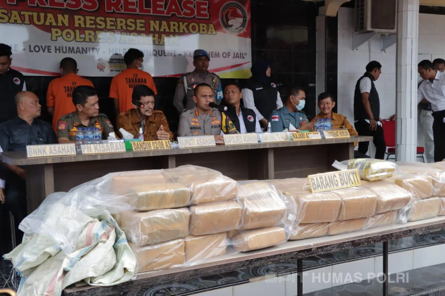 Polisi Gagalkan Penyelundupan 130 Bal Ganja Dan 1 Kg Sabu 07