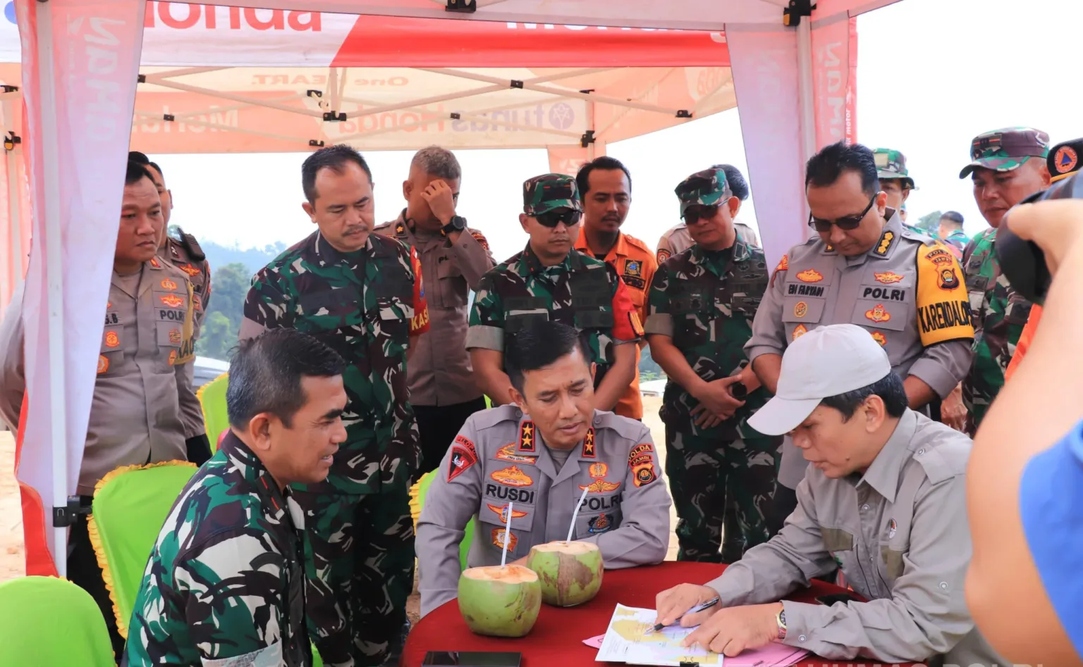 Kapolda Jambi Dan Danrem 042gapu Cek Posko Karhutla Di Tanjab Barat 26