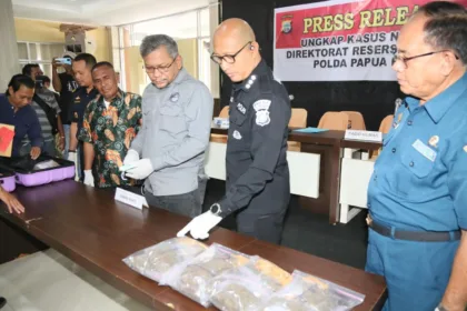 Polisi Ringkus Seorang Mahasiswi Bawa 17 Kg Ganja Di Kapal Pelni 06