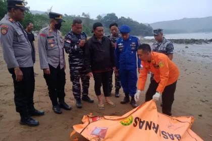 Remaja Yang Tenggelam Di Pantai Dlodo Berhasi Ditemukan 58