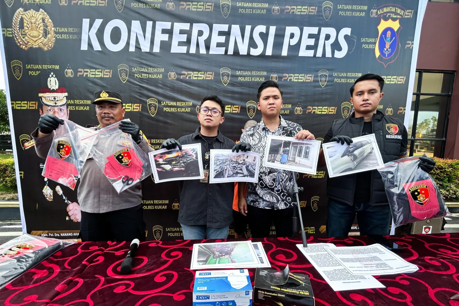 Polres Kukar Gelar Konfrensi Pers Pengungkapan Kasus Pembakaran Rumah Disejumlah Titik Di Tenggarong 14 (1)