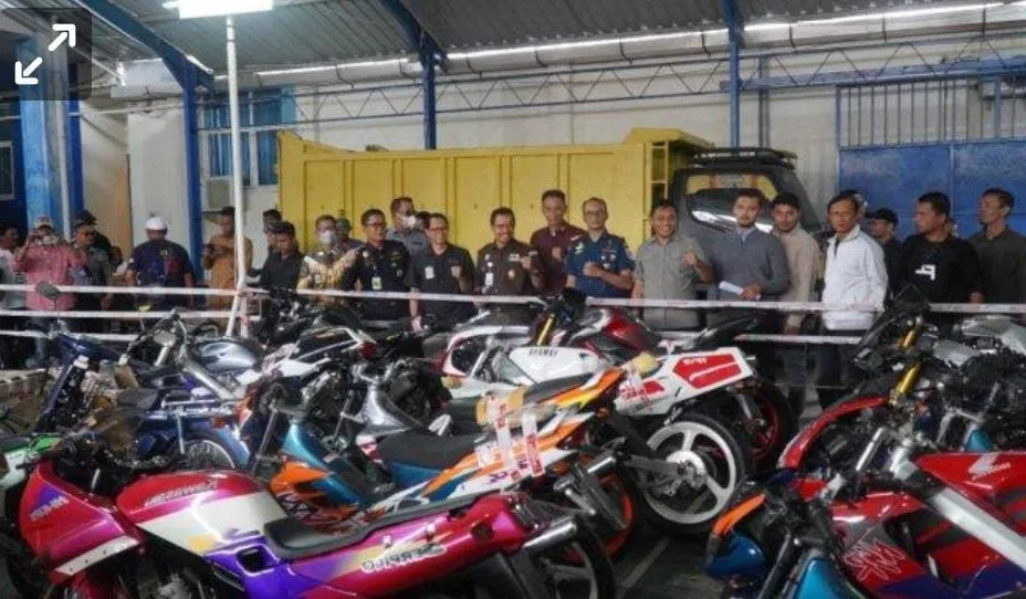 22 unit sepeda motor bekas, selundupan asal Thailand berhasil digagalkan tim gabungan Bea Cukai di Desa Cinta Raja, Kecamatan Bendahara, Kabupaten Aceh Tamiang | Foto: Bea Cukai