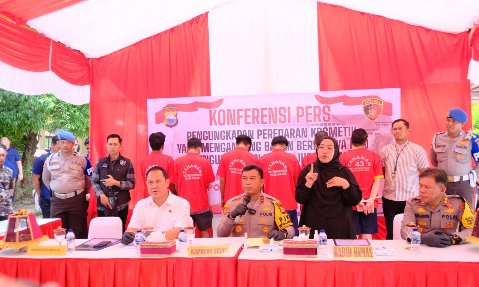 Kapolda Sulsel Gelar Press Release Pengungkapan Peredaran Kosmetik Yang Mengandung Bahan Berbahaya 45