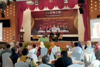 Wali Kota Batam terpilih, Amsakar Achmad memberikan sambutan dalam seminar yang digelar FKDM dan UNRIKA pasca Pilkada 2024 | Foto: Ami