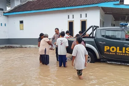 Gerak Cepat Evakuasi Warga Terdampak Banjir Di Jember 25