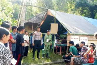 Kapolres Banggai Apresiasi 4 Polisi Jalan Kaki 3 Hari Sukses Kawal Logistik Pilkada 44