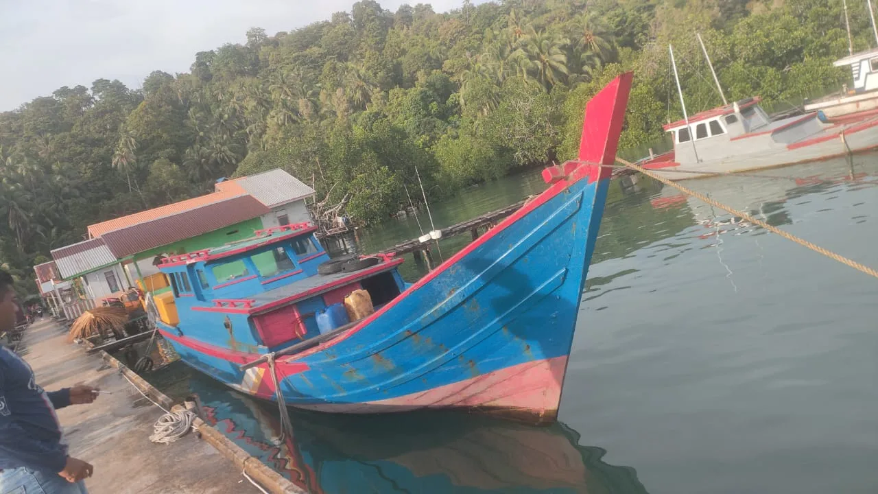 BREAKING NEWS : Sebuah Kapal Nelayan Serasan Hilang Kontak di Perairan Pulau Merendam