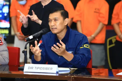 Tiga pelaku penipuan deepfake gubernur jatim ditangkap di pangandaran 48
