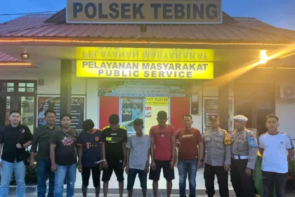 Empat pelaku pencurian kabel grounding milik Bandara Raja Haji Abdullah Karimun ditahan di Polsek Tebing | Foto: Ami