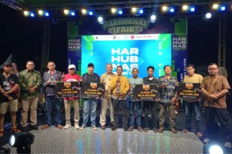 Para juara Turnamen Domino KMG CUP III Tahun 2025, foto bersama usai pembagian hadiah di Bandara Raja Haji Abdullah Karimun | Foto: Ami
