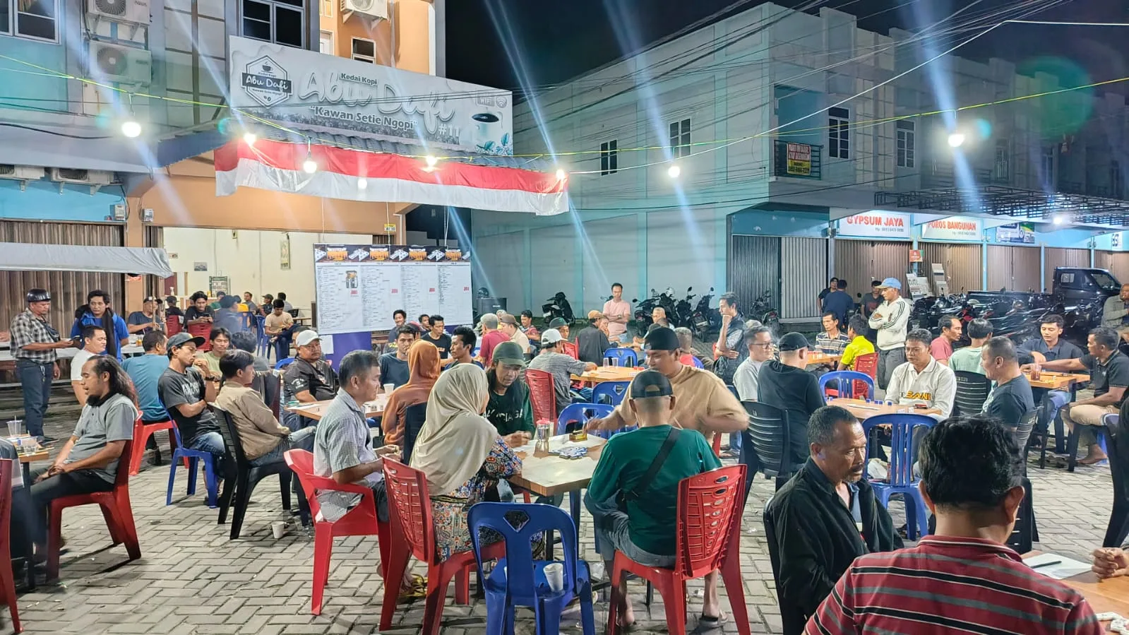 Babak penyisihan Turnamen Domino KMG CUP III Tahun 2025 digelar di Kedai Kopi Abu Dafi #11 Bella Vista | Foto: Ami