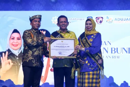 63f803e7b4adf516b7891188f87ba215