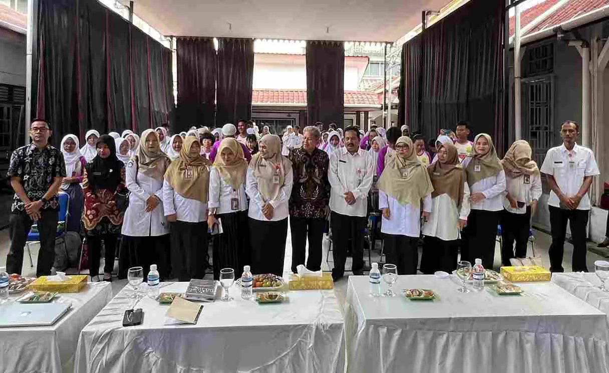 261125 Lomba Resensi Buku 11zon