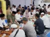 Suasana hangat buka puasa bersama jajaran Forkopimda Kabupaten Karimun dengan warga Kelurahan Teluk Air di Masjid Nurul Jannah, Rabu (4/3/2026) | Foto: Ami
