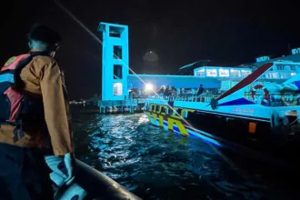 Tim Rescue Pos SAR Karimun menggunakan Rigid Inflatable Boat (RIB) 01 saat melakukan penyisiran di perairan depan Coastal Area, Tanjungbalai Karimun, Kamis (5/3/2026) |Foto: KUTIPAN/Basarnas