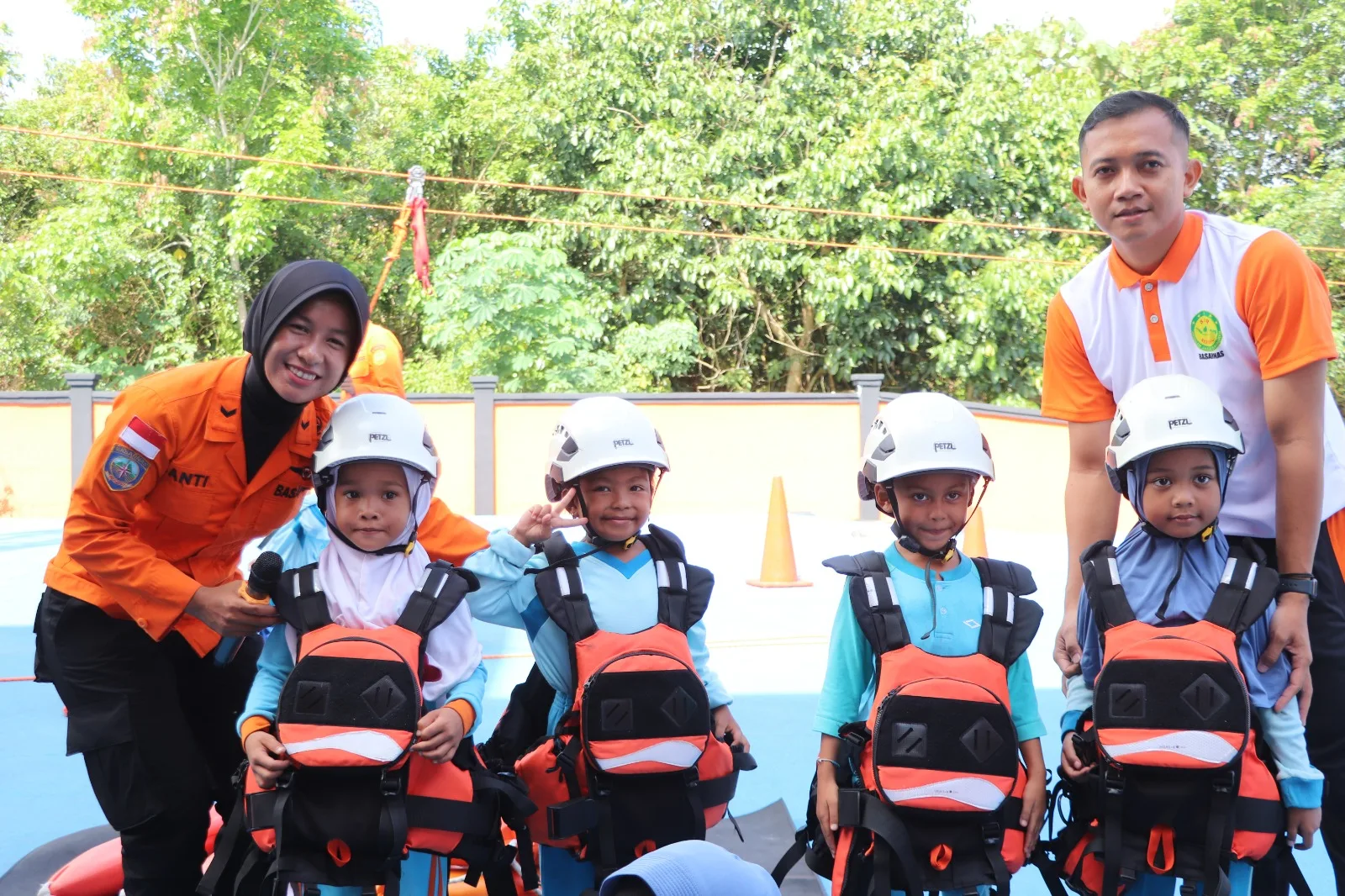Semangat Kartini, Srikandi SAR Natuna Edukasi Pelajar tentang Keselamatan